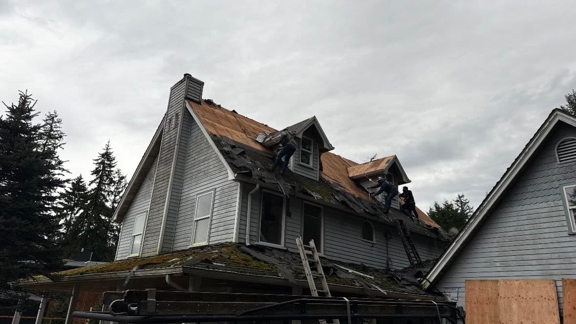 Mount Vernon Roof Replacement with Metal and Architectural Shingles image
