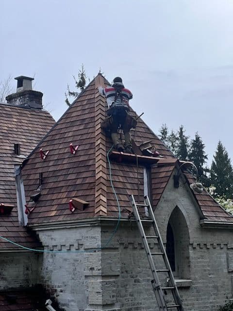 Gallery photos for Elegant Cedar Shake Roof Transformation Seattle: Image #2